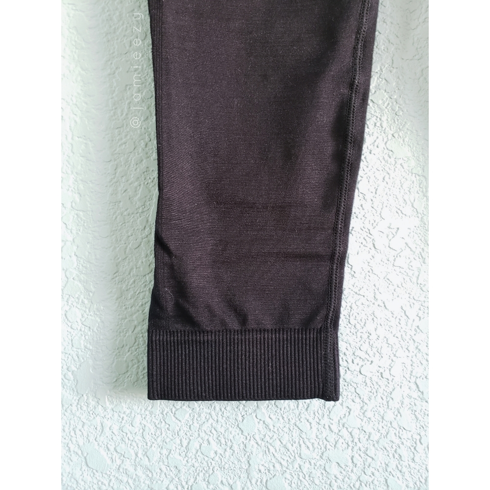 Forever 21 | Active Seamless Studio Capri Leggings - Picture 3 of 6